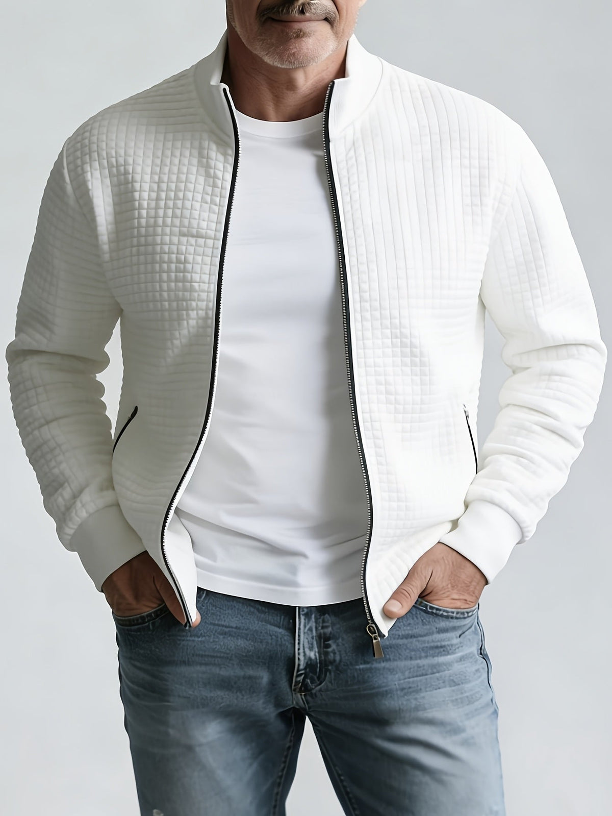 Men's quilted jacket with mock neck, long sleeves and zipped pockets