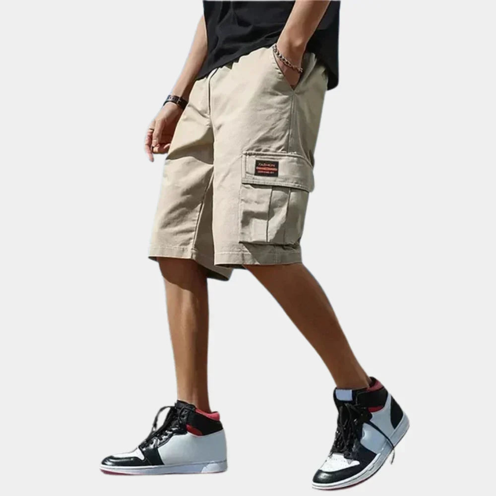 Men's relaxed cargo shorts with side flap pockets