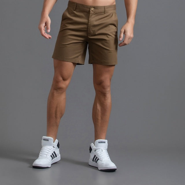 Men's slim-fit chino shorts with button closure and side pockets