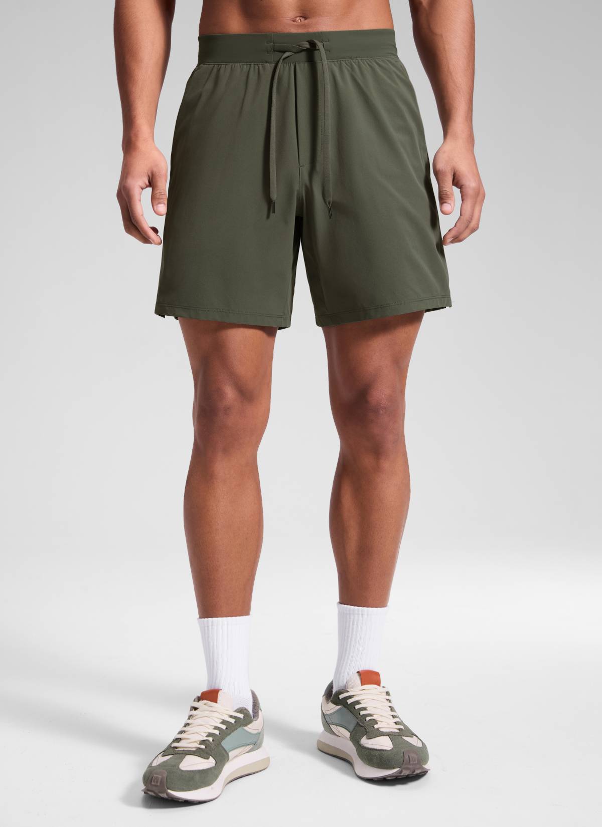 Men's 7-inch workout shorts with drawstring waist and side pockets