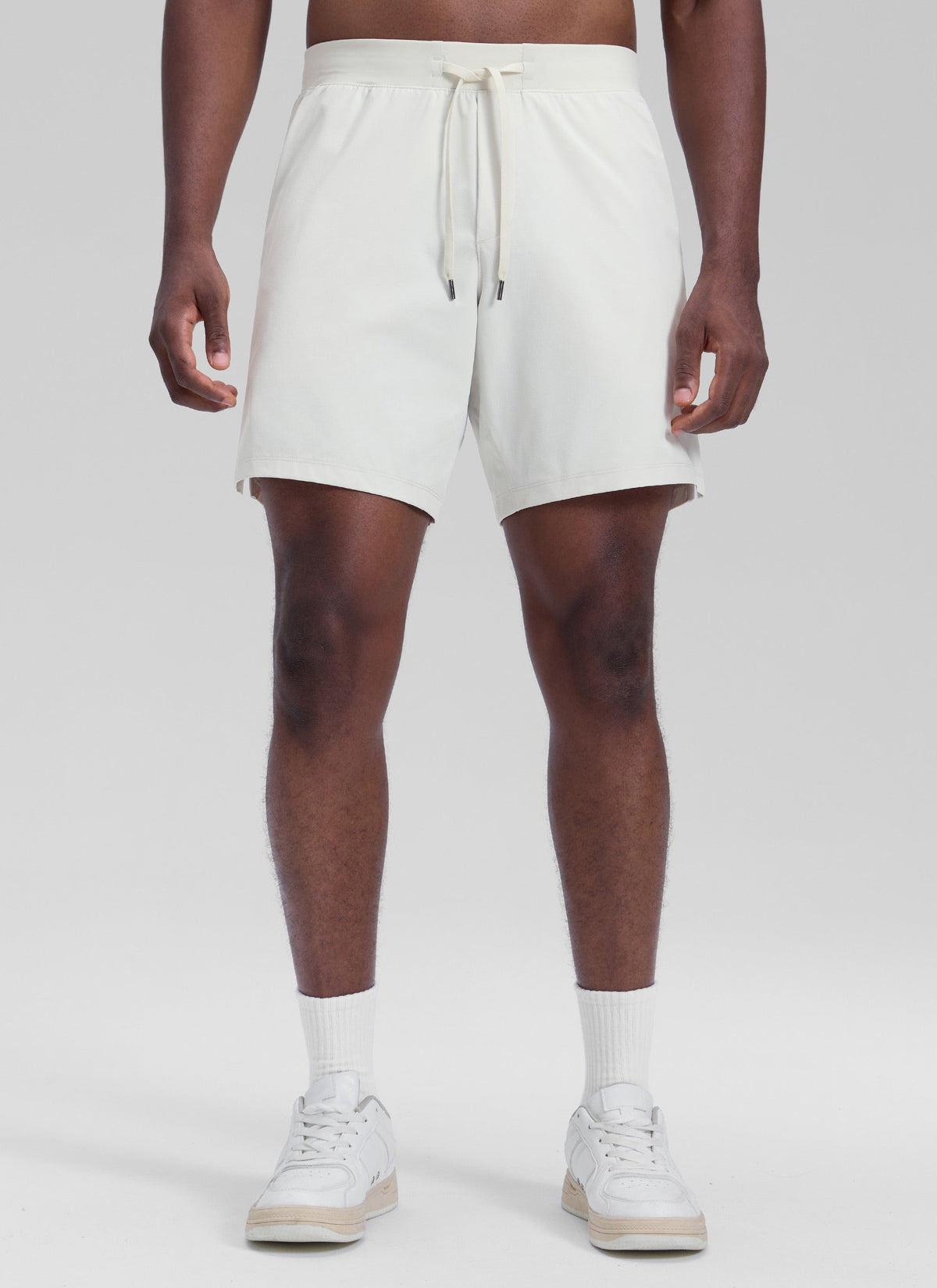 Men's 7-inch workout shorts with drawstring waist and side pockets