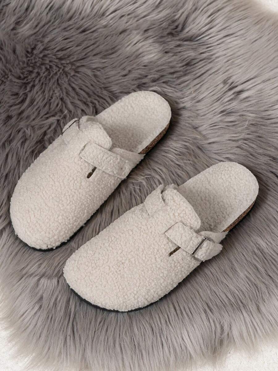 Men's closed toe sandals with buckle strap and flat sole