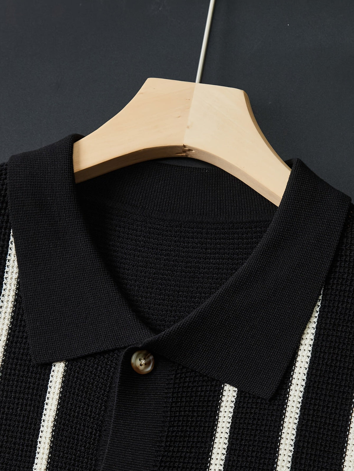 Men's striped knit polo shirt with pointed collar and short sleeves