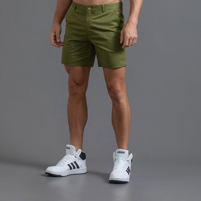 Men's slim-fit chino shorts with button closure and side pockets