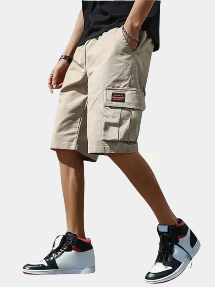 Men's relaxed cargo shorts with side flap pockets