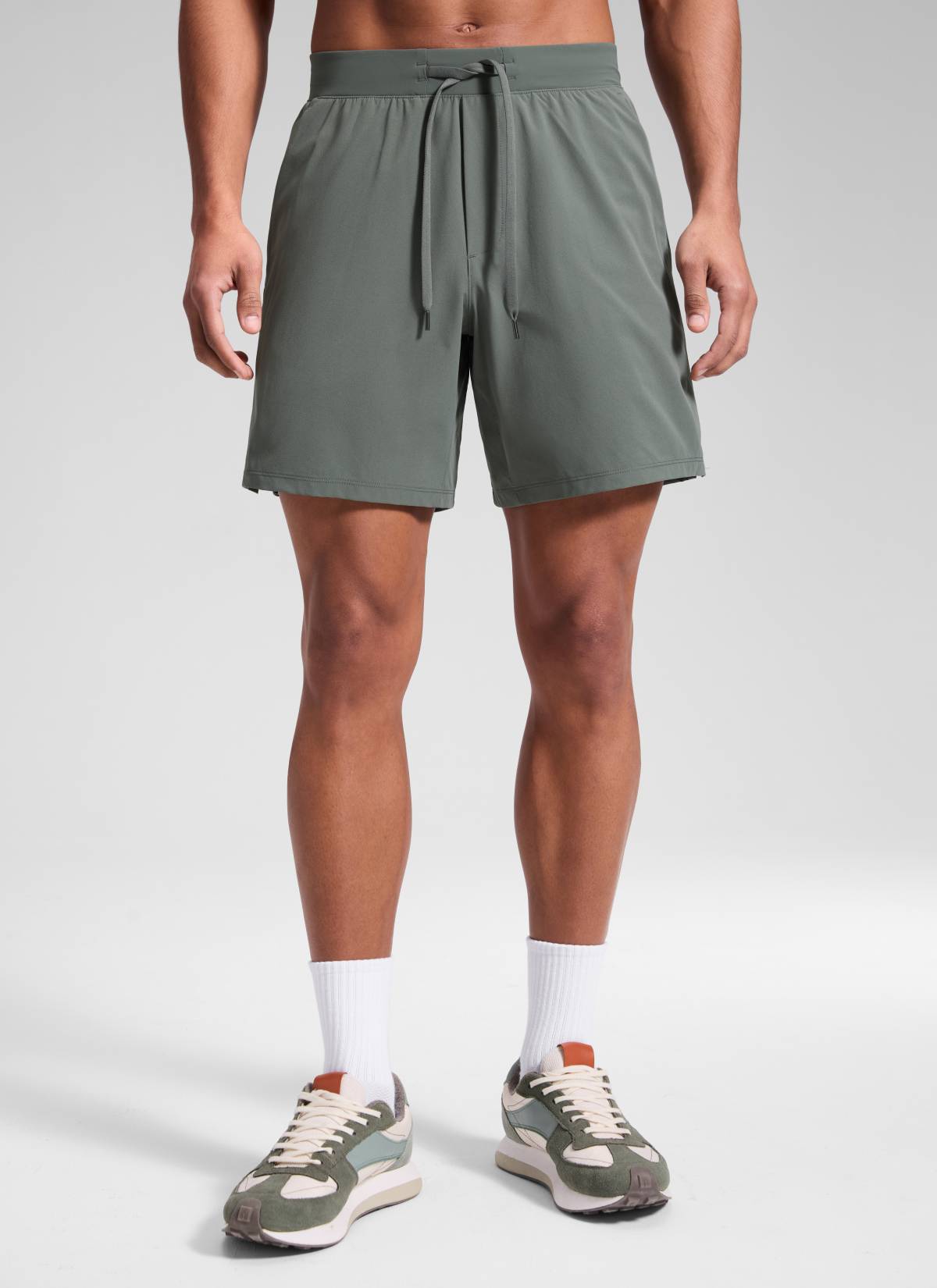Men's 7-inch workout shorts with drawstring waist and side pockets