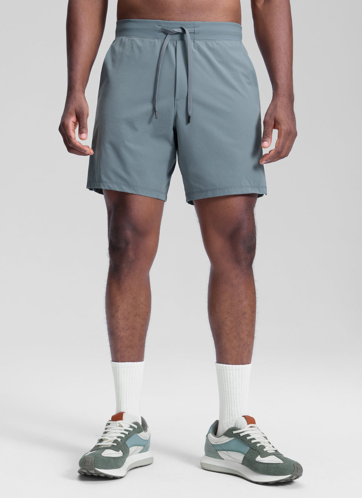 Men's 7-inch workout shorts with drawstring waist and side pockets