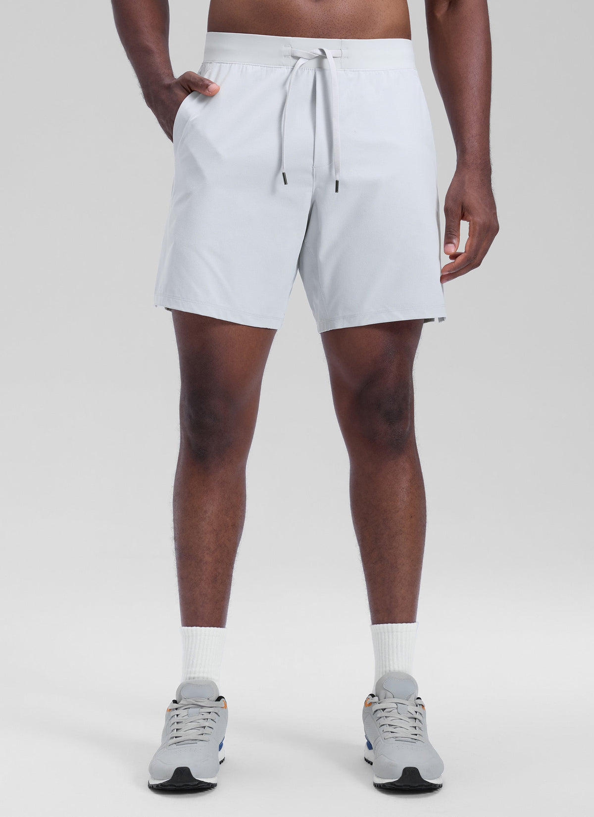 Men's 7-inch workout shorts with drawstring waist and side pockets