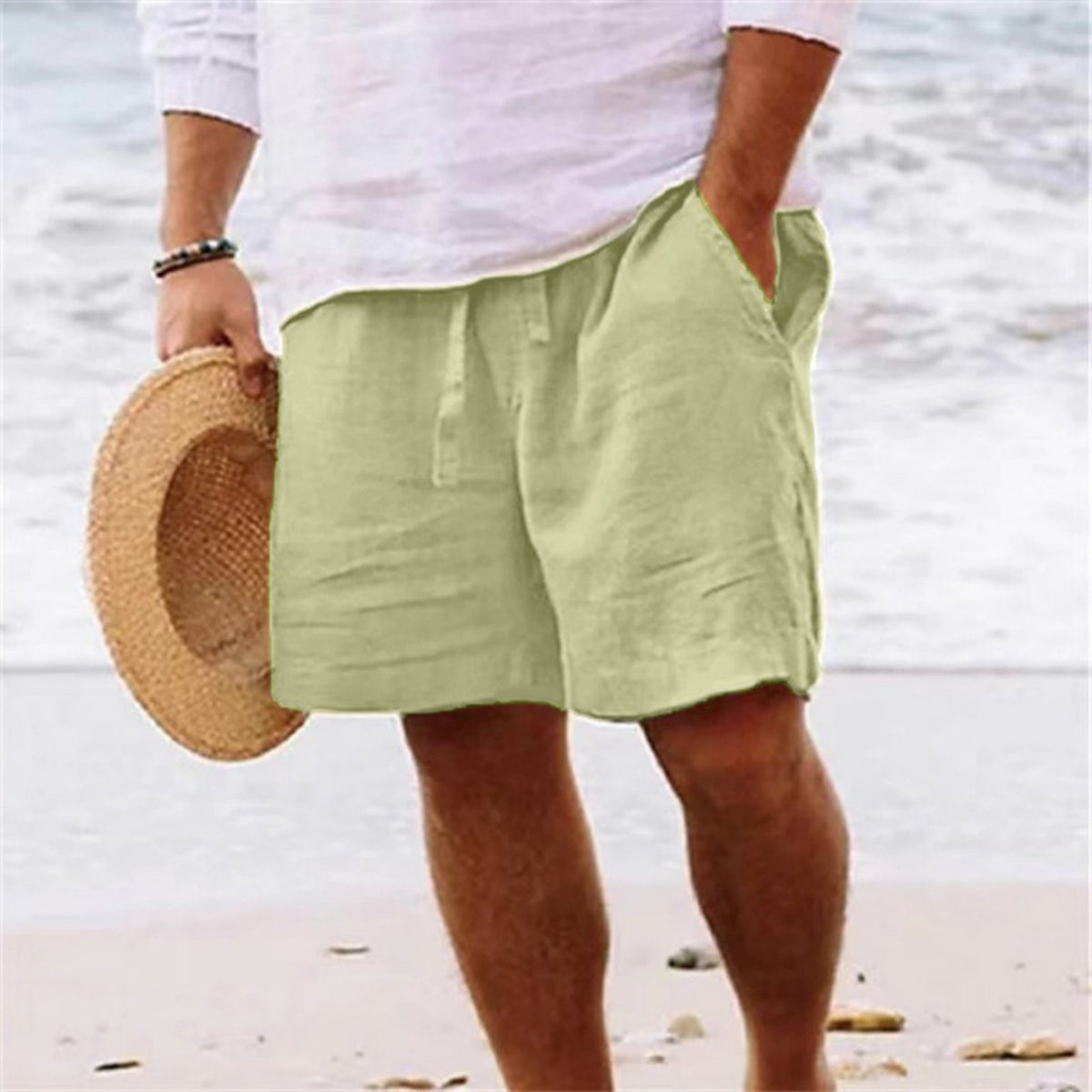 Men's relaxed shorts with drawstring waist and side pockets
