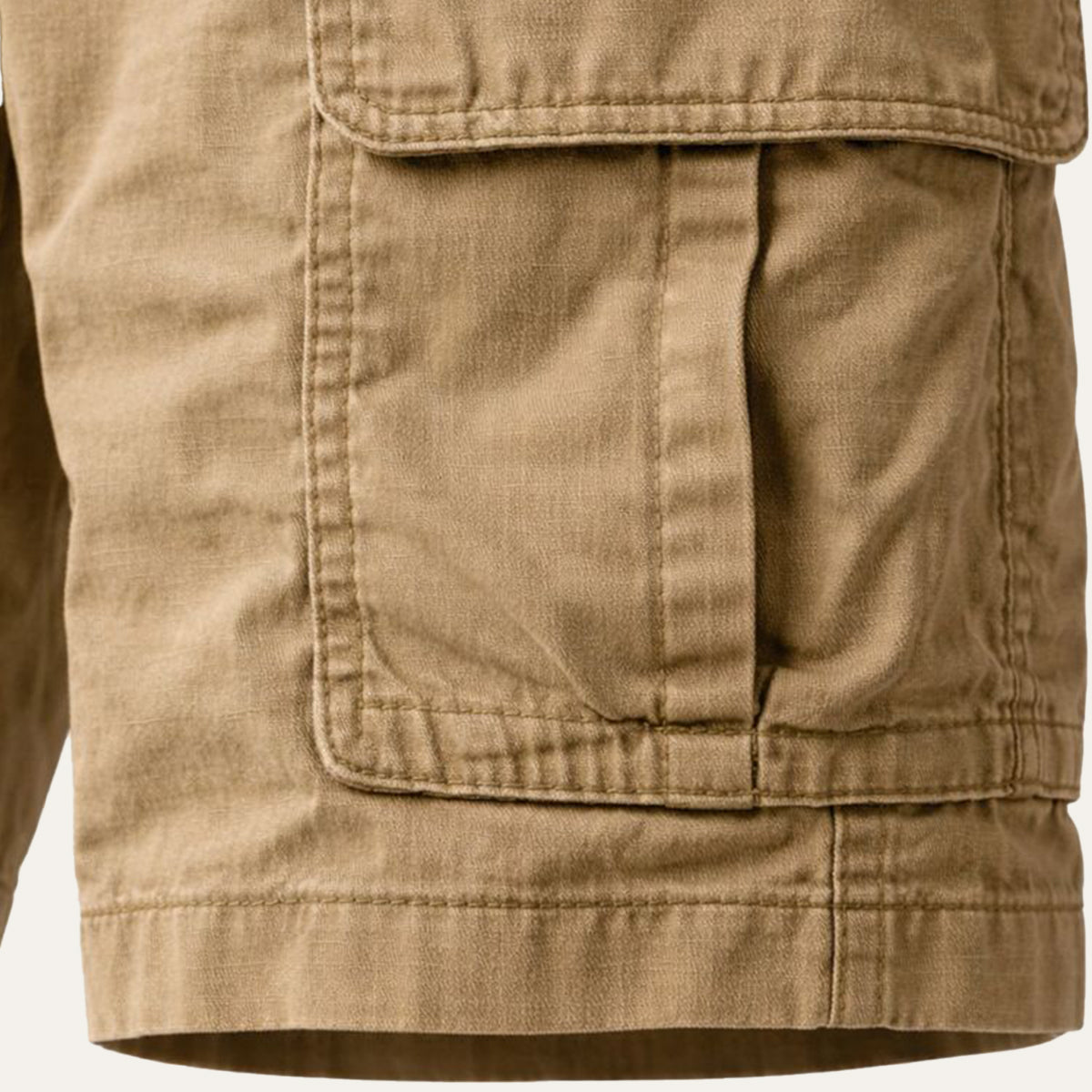 Men's tactical cargo shorts with multiple flap pockets