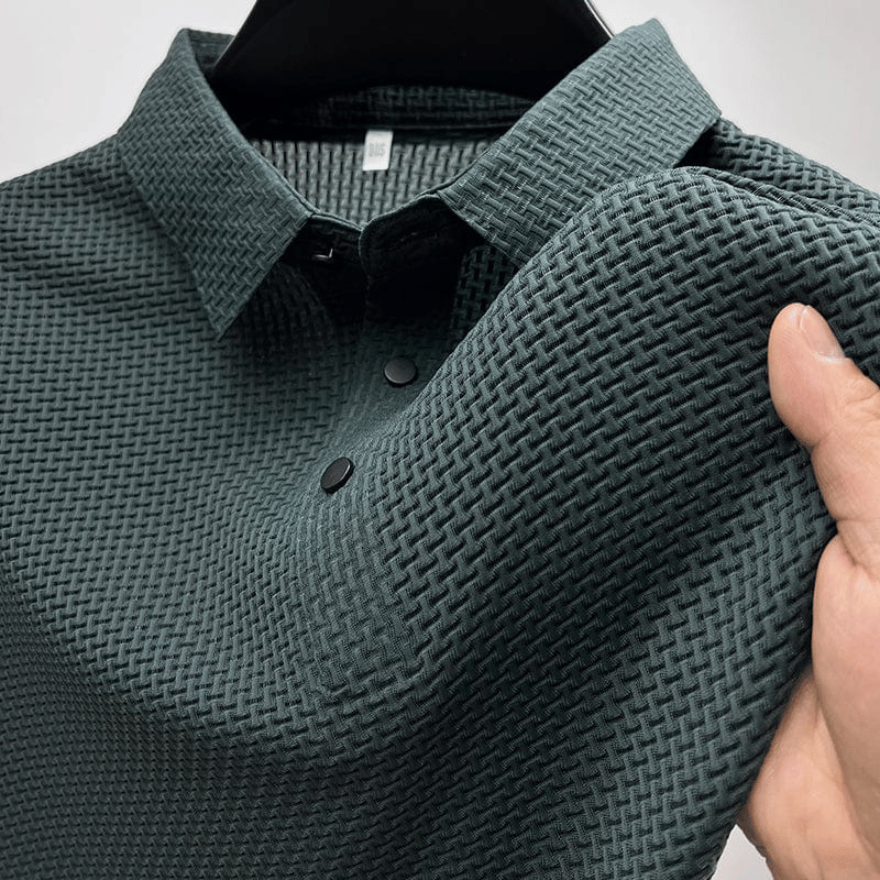 Men's textured short sleeve polo shirt with point collar