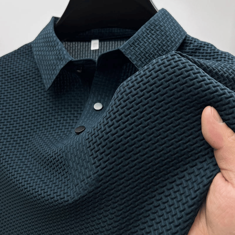 Men's textured short sleeve polo shirt with point collar