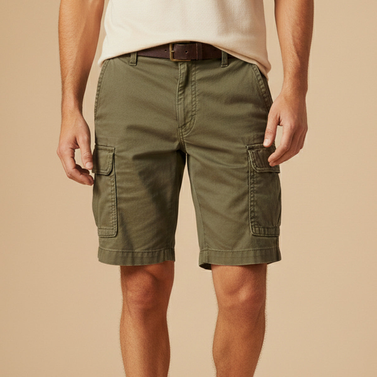 Men's tactical cargo shorts with multiple flap pockets