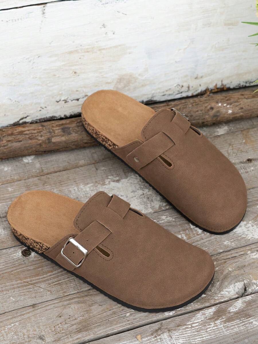 Men's closed toe sandals with buckle strap and flat sole